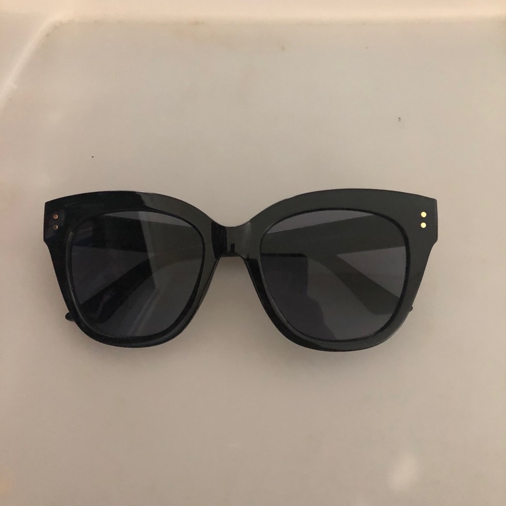 TORRID BLACK CAT EYE SUNGLASSES